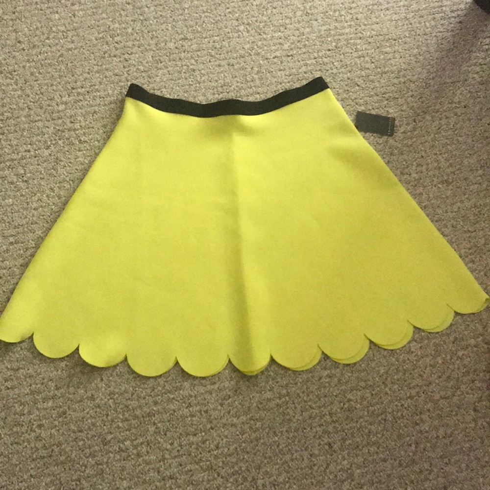 💛 Neon Yellow Scallop Hem Skirt!